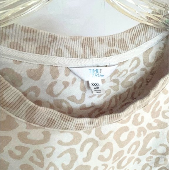 Time & Tru Leopard Print Cropped Sweater - Picture 3 of 3